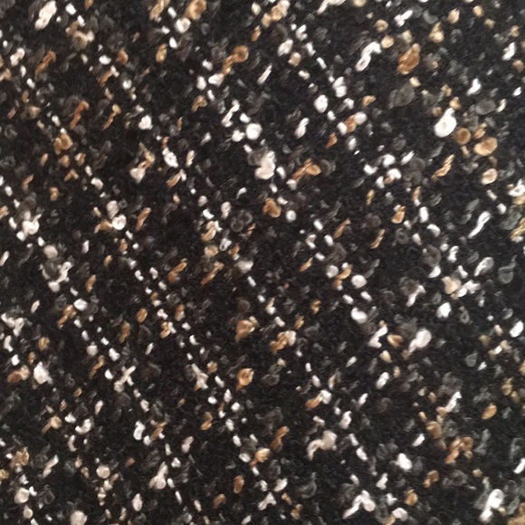 Women's Beautiful Tweed Skirt - Picture 2 of 5